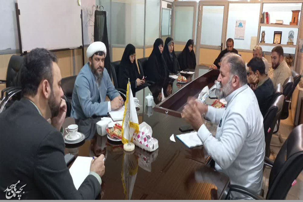 نشست مدير کل فرهنگ و ارشاد اسلامي استان مازندران با کارکنان کانون مساجد
