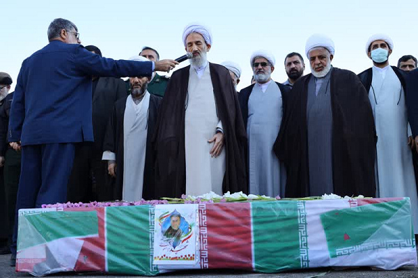 پيکر شهيد «وجيه الله آذرنگ کارمزدي» در گلزار شهدا کارمزد سوادکوه به خاک سپرده شد