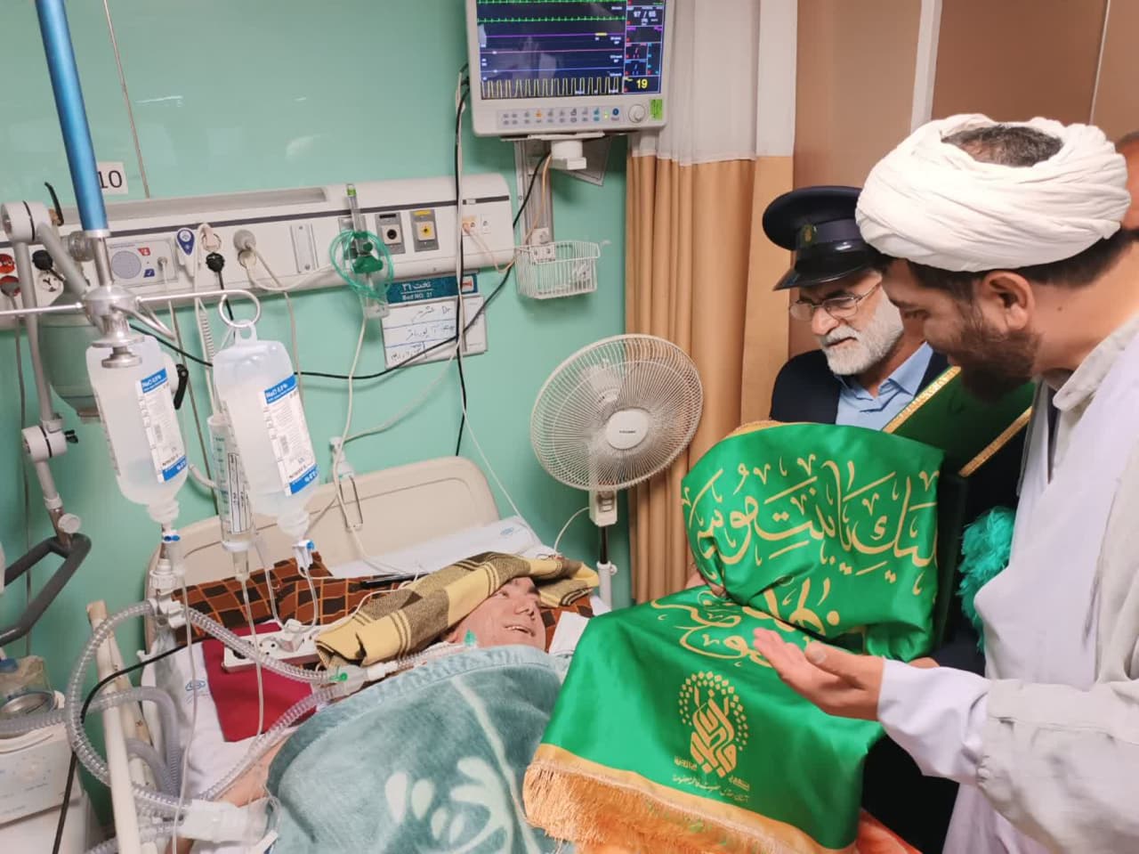 حضور سفيران و خادمان آستان مقدس حضرت فاطمه معصومه (س) در مراکز درماني و آسايشگاه هاي معلولين