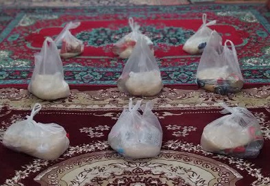 توزيع بسته هاي معيشتي به مناسبت سالروز ازدواج پيامبر و حضرت خديجه