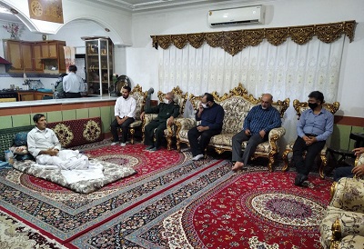 اعضاي کانون «ثامن الائمه» نکا از رئيس هيئت امنا مسجد عيادت کردند