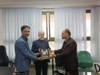 مدير کانون حضرت علي اکبر جويبار به مناسبت سالروز شهادت سيد شهيدان اهل قلم تجليل شد