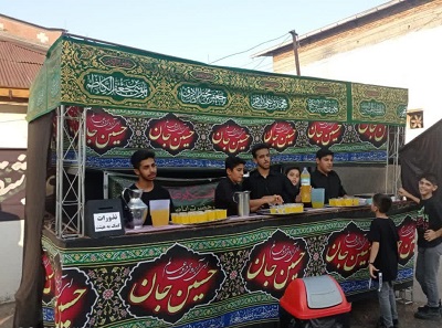 برپايي دو موکب و اطعام عزاداران حسيني به همت کانون «پنج تن آل عبا» هادي شهر