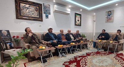 خانواده شهيد مدافع حرم «مصطفي زال نژاد» به مناسبت بزرگداشت 18 اسفند تکريم شدند